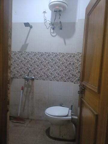 Bathroom in 1.5 BHK Builder Floor at Dehrakhas – for Rent