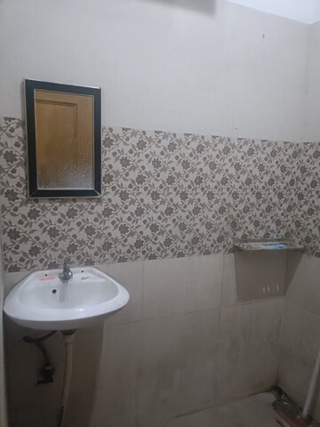 Bathroom in 1.5 BHK Builder Floor at Dehrakhas – for Rent