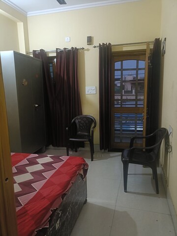 Master Bedroom in 1.5 BHK Builder Floor at Dehrakhas – for Rent