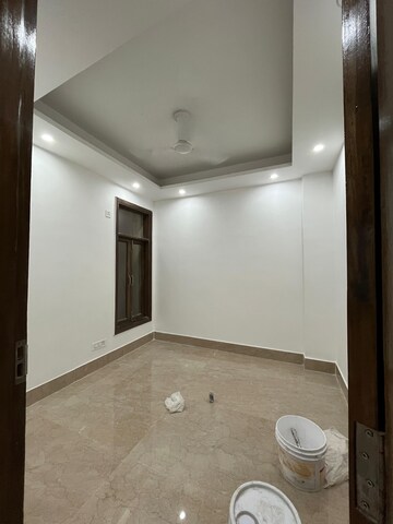 Room in 3 BHK Apartment at Vasundhara Sector 3 – for Sale