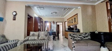 Living Room in 3 BHK Apartment at Sector 20 – for Rent