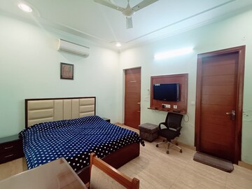 Bedroom in Studio Builder Floor at Dalanwala – for Rent