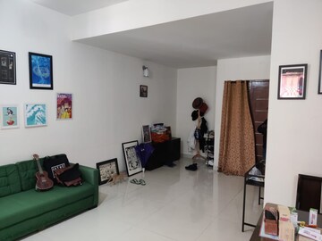 Master Bedroom in 4 BHK Apartment at Amrapali Silicon City, Sector 76 – for Sale