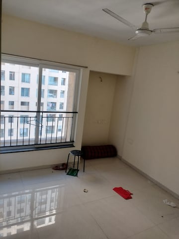 Room in 1.5 BHK Apartment at Dosti West County, Balkum Pada – for Rent