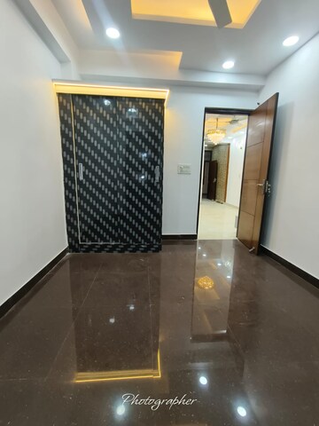 Room in 2 BHK Apartment at Vasundhara Sector 1 – for Rent
