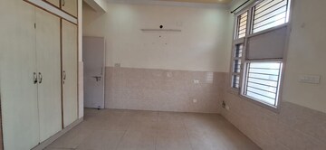 Room in 3 BHK Apartment at Sector 20 – for Rent