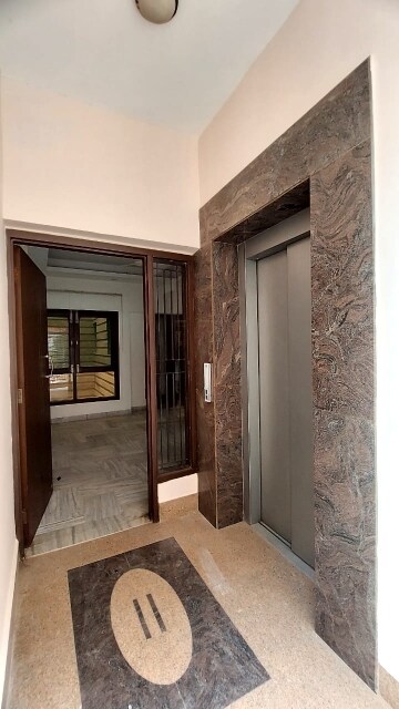 Furnished Amenities in 6+ BHK Independent House at Maharani Bagh – for Sale