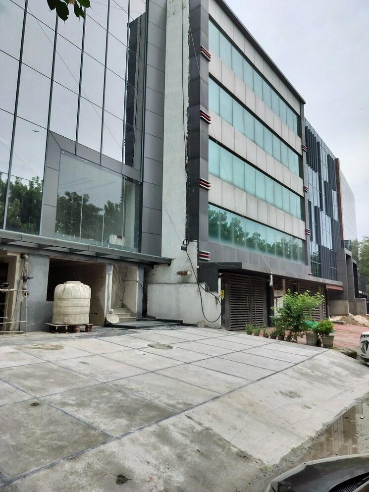 Listing Cover Image