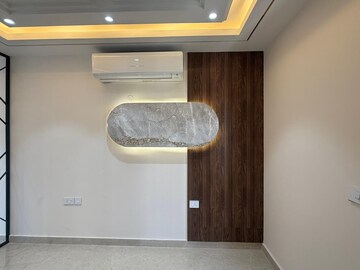 Room in 4 BHK Apartment at Aurobindo Galaxy, Hi Tech City – for Rent