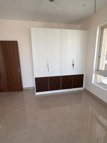 Room in 4 BHK Apartment at Aurobindo Galaxy, Hi Tech City – for Rent