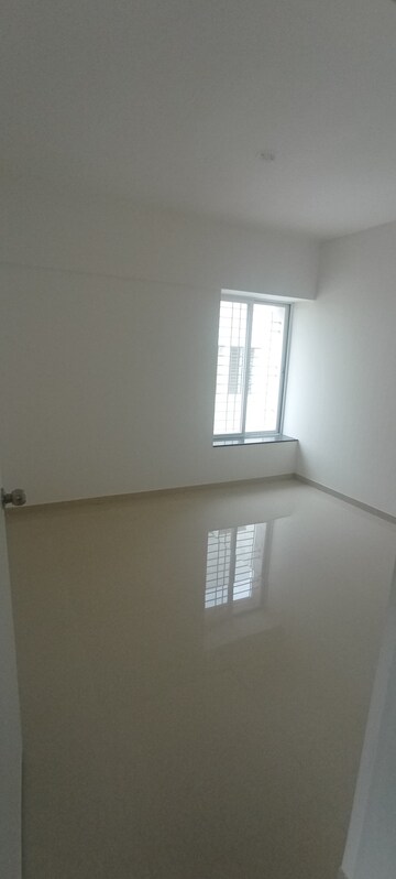 Bedroom in 2 BHK Apartment at Malpani Green Park, Fursungi – for Rent