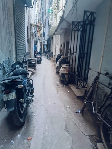 Swimming Pool in 3 BHK Builder Floor at Arjun Nagar – for Rent