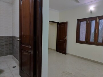 Master Bedroom in 5 BHK Apartment at Sarita Vihar – for Rent