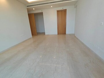 Room in 4 BHK Apartment at Rustomjee Crown, Prabhadevi – for Rent