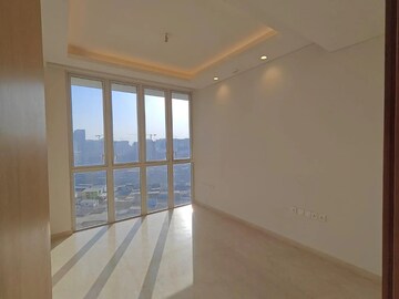 Room in 4 BHK Apartment at Rustomjee Crown, Prabhadevi – for Rent