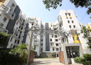 Living Room in 4 BHK Apartment at Sugam Habitat, Em Bypass – for Rent
