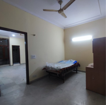 Master Bedroom in 3 BHK Builder Floor at Malviya Nagar – for Rent