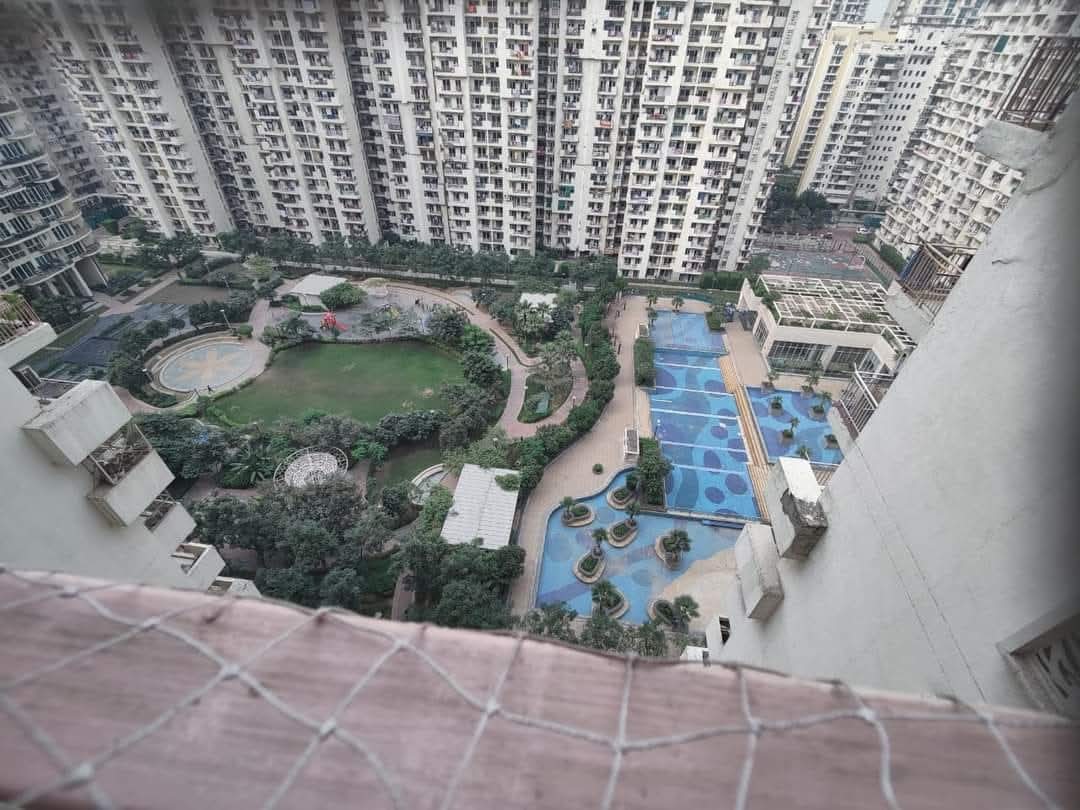 2 BHK + Study Room Apartment For Sale in Mahagun Moderne