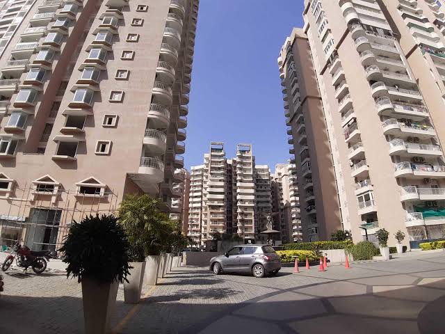 2 BHK + Study Room Apartment For Sale in Ajnara Grand Heritage