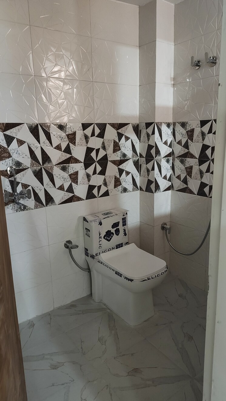 Bathroom, khanpur 2 Bedroom 65 Sq.Yd. Builder Floor In Khanpur Delhi 8484560