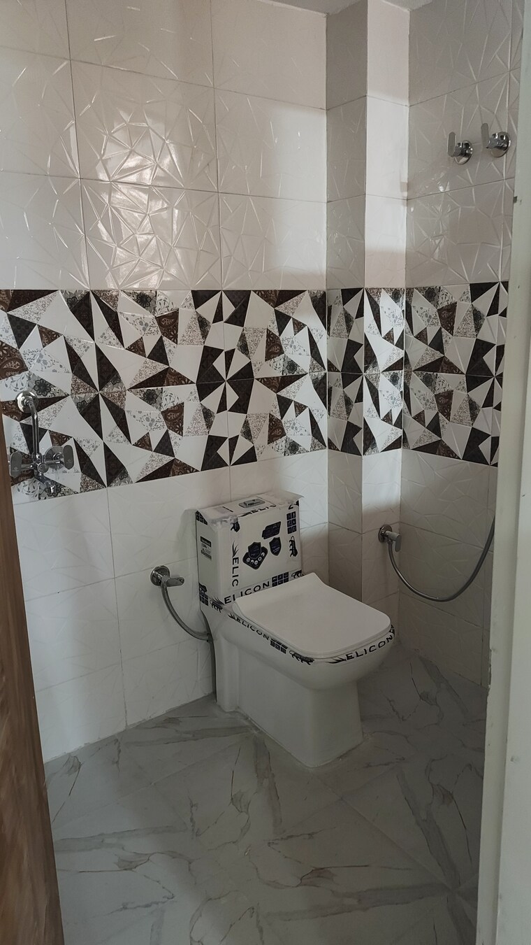 Bathroom, khanpur 2 Bedroom 65 Sq.Yd. Builder Floor In Khanpur Delhi 8484560