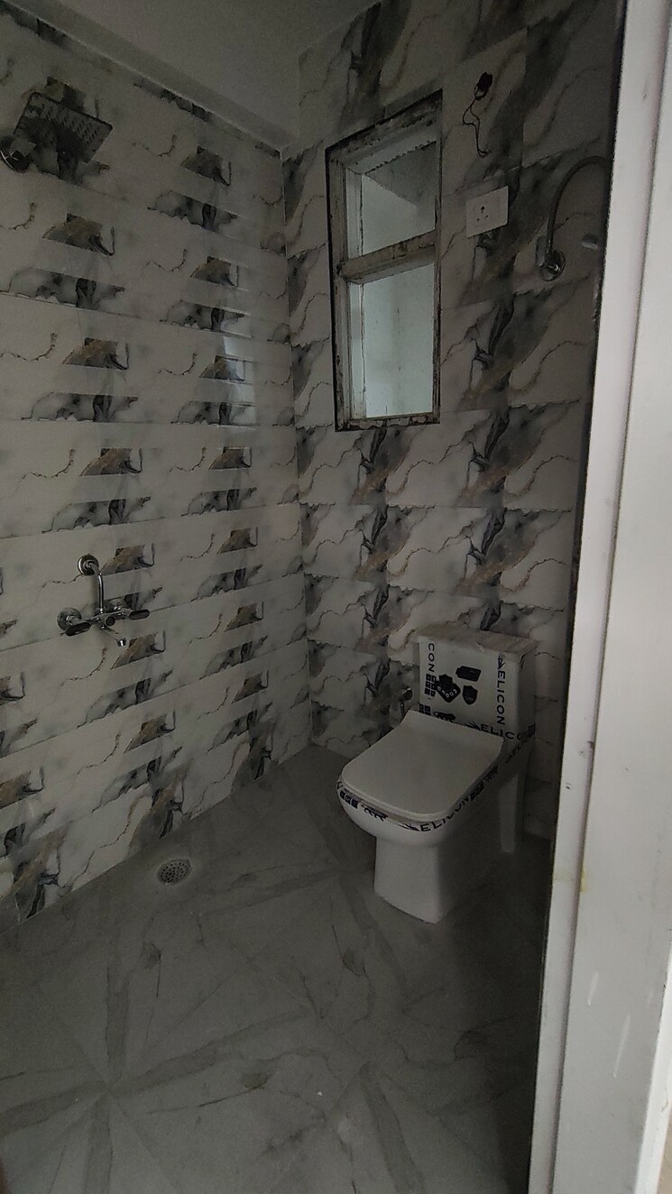 Bathroom, khanpur 2 Bedroom 65 Sq.Yd. Builder Floor In Khanpur Delhi 8484560