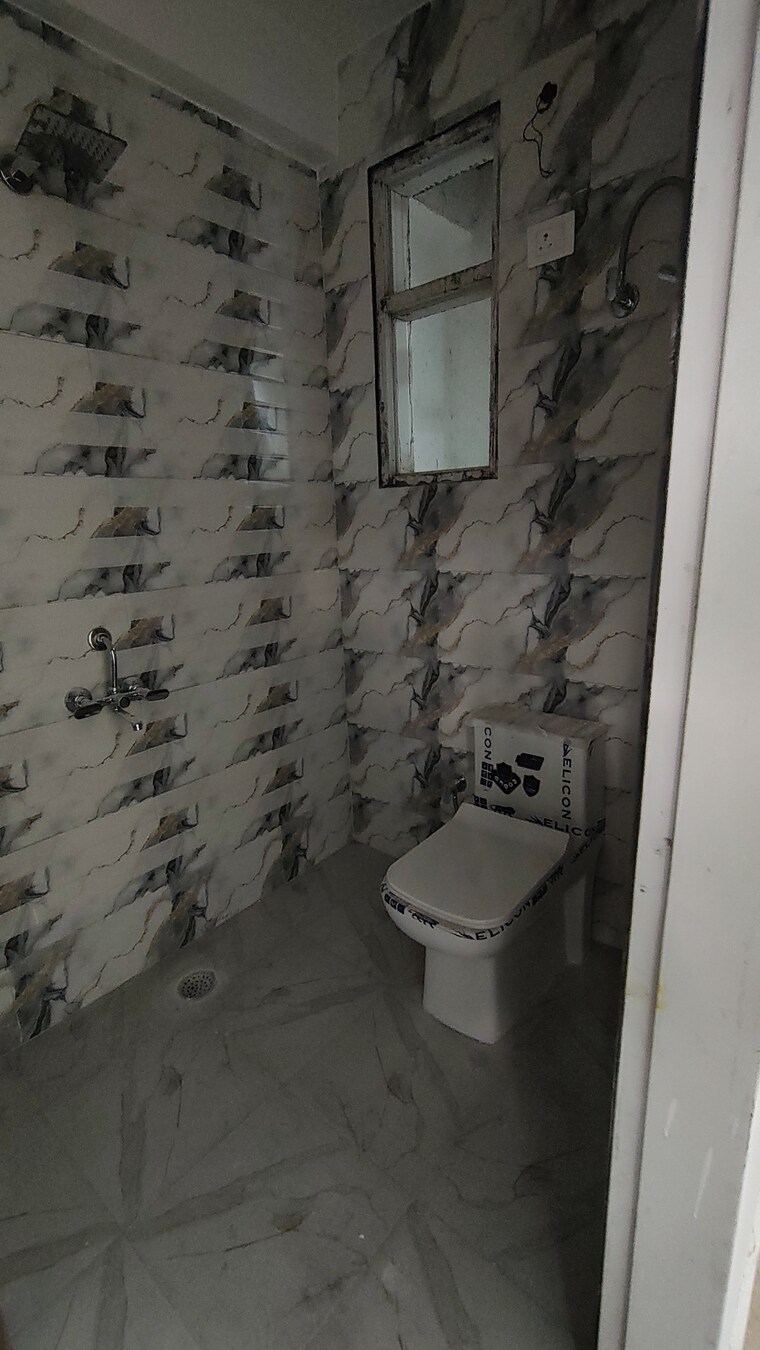 Bathroom, khanpur 2 Bedroom 65 Sq.Yd. Builder Floor In Khanpur Delhi 8484560