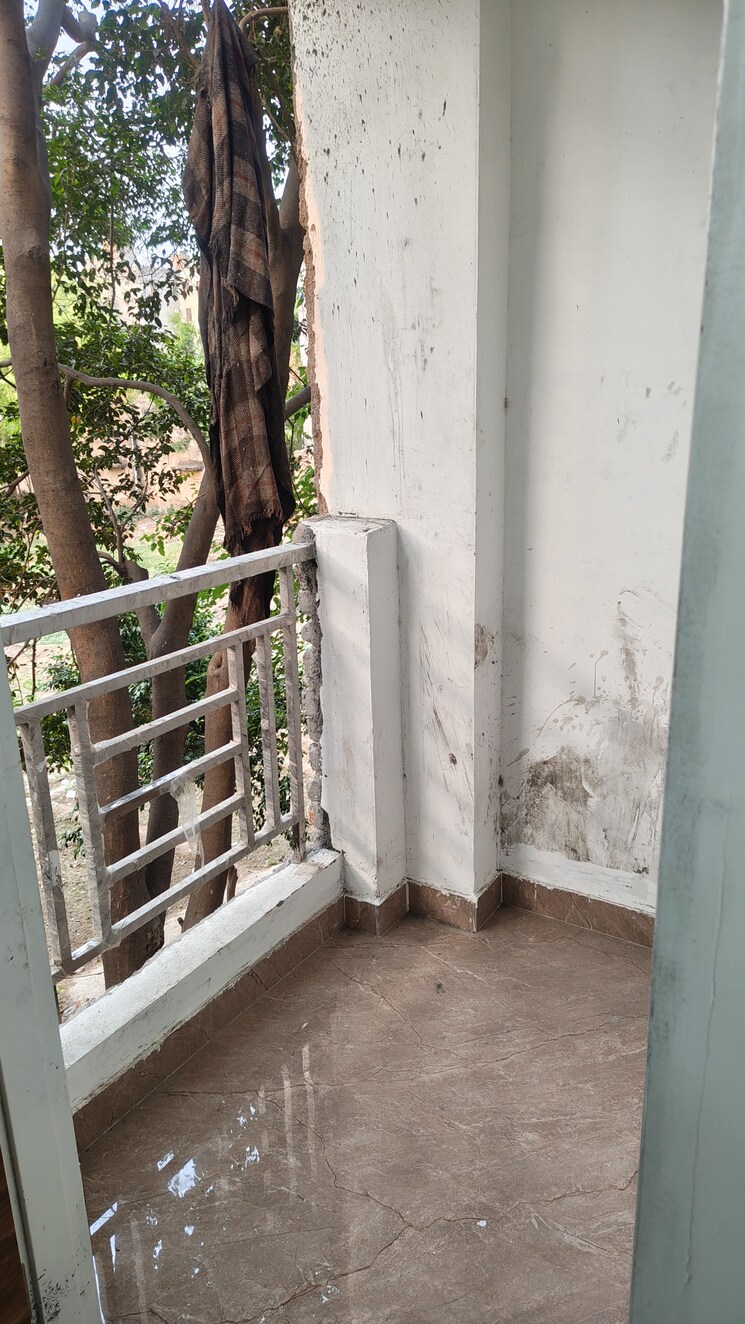 Balcony, khanpur 2 Bedroom 65 Sq.Yd. Builder Floor In Khanpur Delhi 8484560