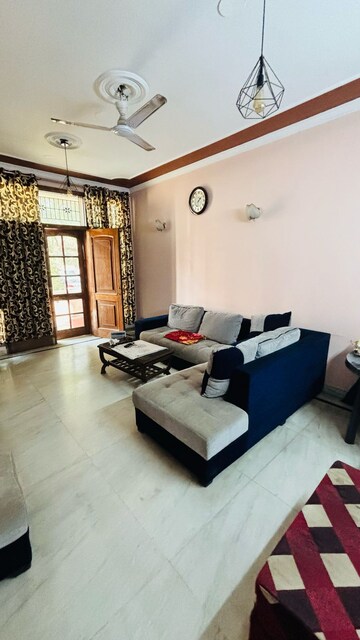 3 BHK Builder Floor For Rent in Sector 52