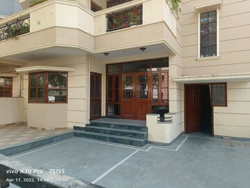 Living Room in 3 BHK Builder Floor at Sector 52 – for Rent