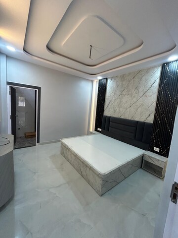 Bedroom in 2.5 BHK Independent House at Gomti Nagar – for Rent