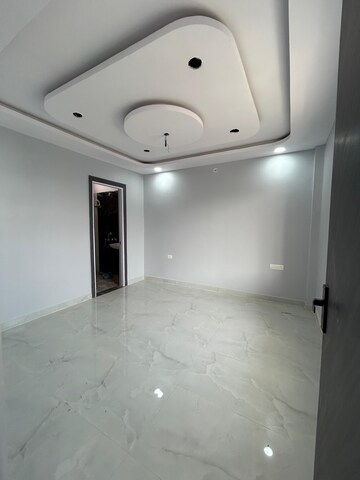Master Bedroom in 2.5 BHK Independent House at Gomti Nagar – for Rent