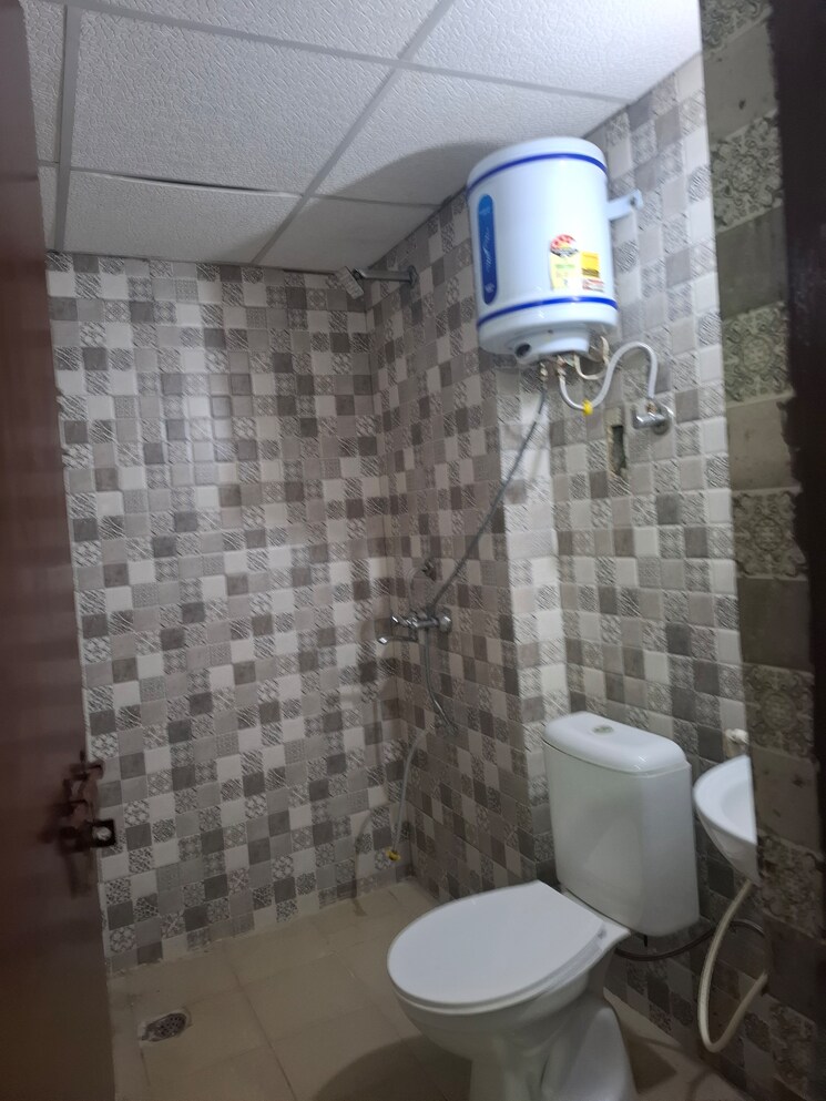 Bathroom, amrapali-leisure-park 2 Bedroom 845 Sq.Ft. Apartment In Amrapali Leisure Valley Greater Noida 8484712