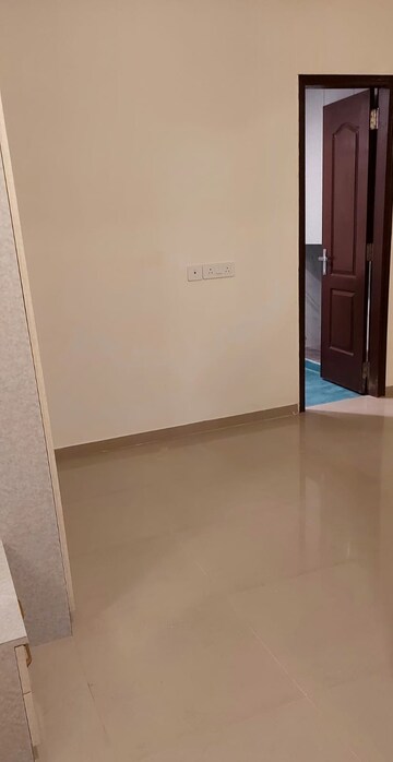 Master Bedroom in 3.5 BHK Apartment at Omaxe Waterscapes, Gomti Nagar – for Rent
