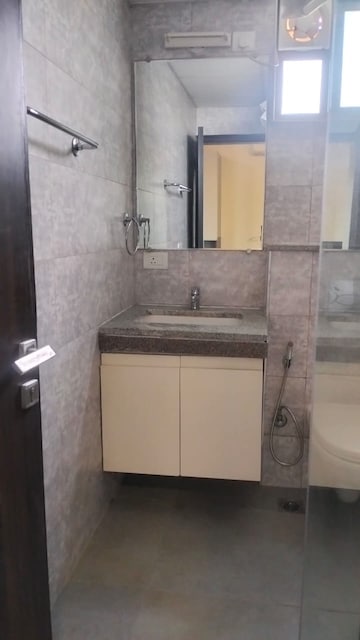 Bathroom in 4 BHK Apartment at Tata Primanti Phase 2, Sector 72 – for Rent