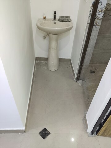 Furnished Amenities in 2 BHK Builder Floor at New Ashok Nagar – for Rent