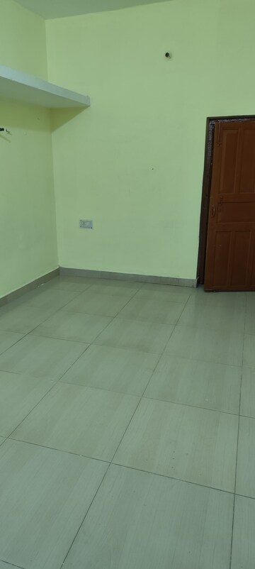 Master Bedroom in 2 BHK Independent House at Nishat Ganj – for Rent