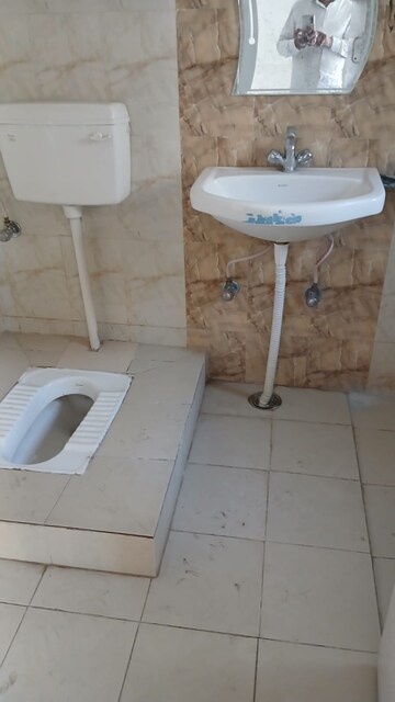 Bathroom in 3 BHK Apartment at Jankipuram – for Rent