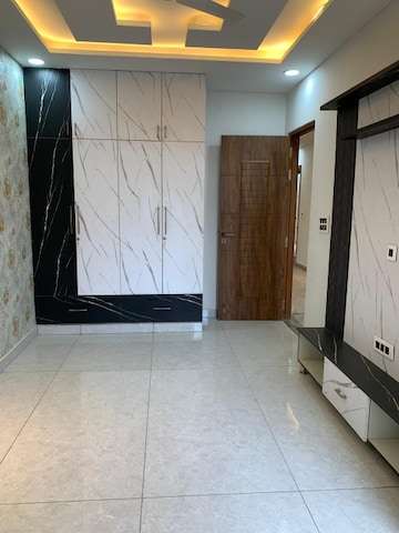 Bedroom in 3 BHK Builder Floor at Sector 42 – for Rent