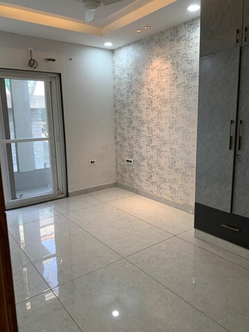 Bedroom in 3 BHK Builder Floor at Sector 42 – for Rent