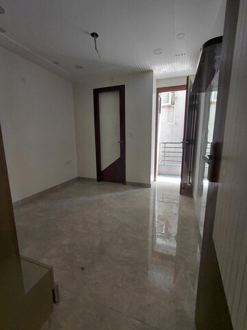 Furnished Amenities in 2 BHK Builder Floor at Janakpuri – for Rent