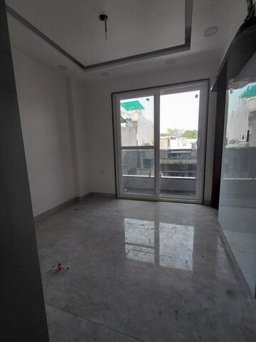 Master Bedroom in 2 BHK Builder Floor at Janakpuri – for Rent