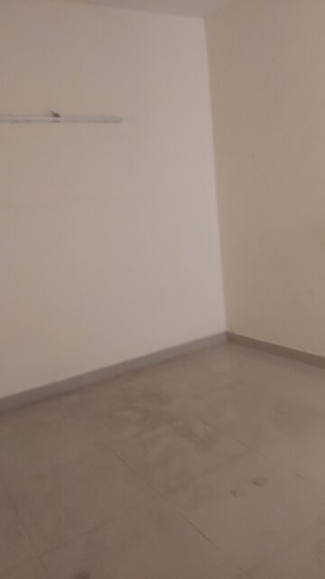 Room in 2.5 BHK Apartment at Mayur Vihar – for Rent