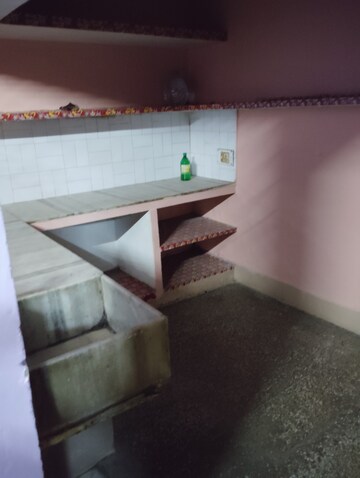 Master Bedroom in 2 BHK Independent House at Aliganj – for Rent