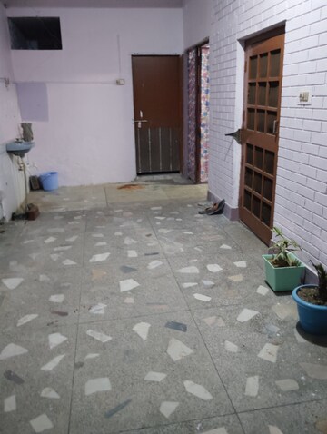 Gym in 2 BHK Independent House at Aliganj – for Rent