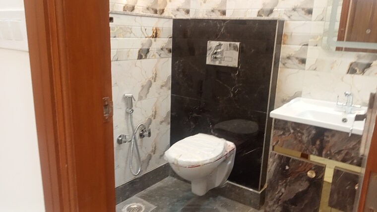 Bathroom, mahavir enclave 1 3 Bedroom 900 Sq.Ft. Builder Floor In Mahavir Enclave 1 Delhi 8485033