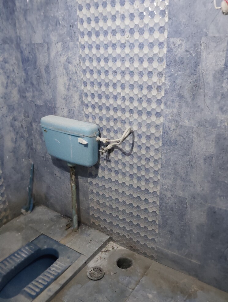 Bathroom, vikas nagar 4 Bedroom 450 Sq.Ft. Independent House In Vikas Nagar Lucknow 8485020