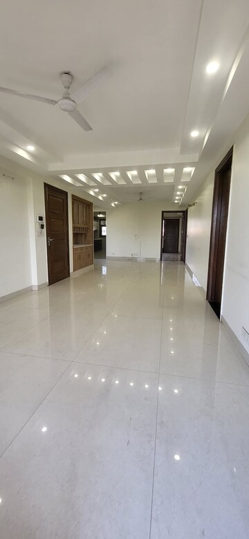 Furnished Amenities in 3 BHK Apartment at Ireo The Corridors, Sector 67a – for Sale