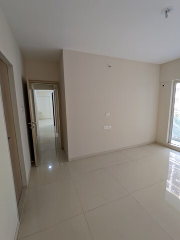 Room in 2 BHK Apartment at Sugee Atharva, Prabhadevi – for Rent
