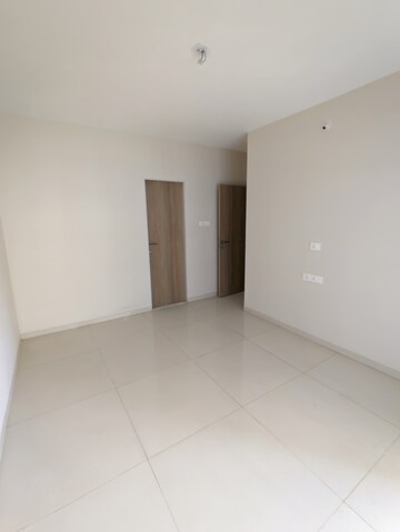 Room in 2 BHK Apartment at Sugee Atharva, Prabhadevi – for Rent